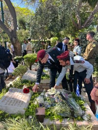 צפו: מפקדי צה"ל באזכרות בבתי העלמין הצבאיים