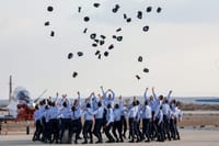 צפו: נתניהו, גלנט והלוי בטקס סיום קורס טיס