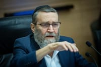 לקראת חוק הגיוס: השיחה החריגה בין גפני לעבאס