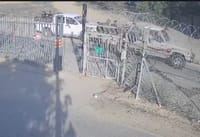תיעוד חדש: עשרות מחבלים חמושים בשער של בארי