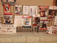 בני ברק: נתפס החשוד בתלישת תמונות החטופות