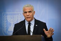 לפיד: נתניהו צריך להפסיק לנסות להסיר אחריות מעצמו