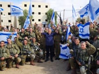 בצל המלחמה: יהורם גאון מחדש את "לא תנצחו אותי"