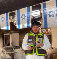 מעט מן האור: החנוכייה שאותרה בהריסות ניר עוז
