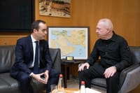 גלנט לשר הצרפתי: "לא ננצור את האש עד החזרת התושבים"