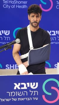אורי לייזרוביץ בתור עידן עמדי (באדיבות: קשת 12)