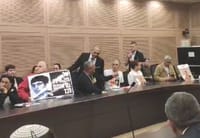 מהומה בכנסת: אח החטוף סרב להסיר טלאי צהוב