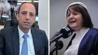 עליזה בלוך מנצחת את סגן השר ועולה לסיבוב השני