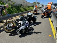 רוכב אופנוע נפגע מרכב בשרון, מצבו קשה