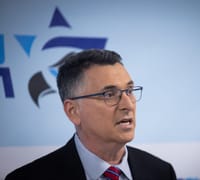 גדעון סער בתמיכה מפתיעה בנתניהו