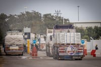 אחרי האישור בקבינט: 5 משאיות סיוע נכנסו לעזה