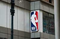 דמותו של ווסט מעטרת עד היום את לוגו הNBA