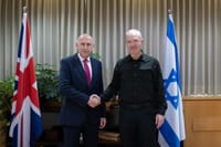 גלנט לשר ההגנה הבריטי: להקים קואליציה בינלאומית נגד איראן