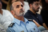 המפכ"ל התקפל: הוקפאה הדחת יועמ"ש המשטרה