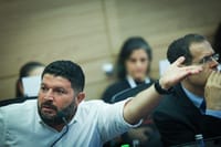אלמוג כהן מגיב לתביעת אחים לנשק: "אמת דיברתי"