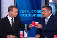 עמית סגל הרים לחיים באולפן; לא כולם הצטרפו. צפו