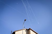 מטח לעבר עכו והקריות: 15 שיגורים מלבנון, חלקם יורטו