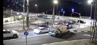 צפו: ראש המועצה חילץ פלסטיני מרכב בוער