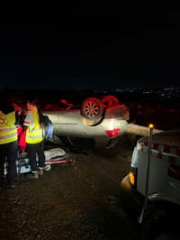 הרכב התהפך על הכביש: פצועים אנוש וקשה בתאונה סמוך לכפר ורדים