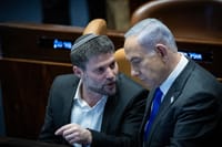 המשאיות נכנסות חופשי לעזה; סמוטריץ' וסטרוק שותקים