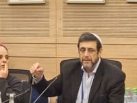 האב השכול עונה בדמעות לרב לנדו: "יריקה על הקבר" | צפו