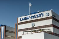 גורמים במשטרה נגד השופט: "הוא רוצה לסכל את החקירה בפרשת קטאר"