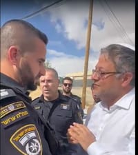 בן גביר עם השוטר שחיסל את העבריין: "זה בדיוק מה שאנחנו רוצים, זו המדיניות"