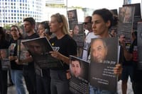 אחות החטוף שנרצח: ״אנחנו תזכורת חיה שהלחץ הצבאי הורג את החטופים״