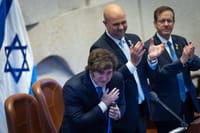 בתשואות ממושכות: צפו בקבלת הפנים של חאבייר מיליי בכנסת