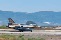 צפו: חיל האוויר תקף והשמיד זוג מטוסי F14 איראניים