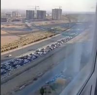 טהרן קורסת: רבבות איראניים נמלטים, המשטר בסכנה