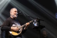 זה התאריך החדש: דחיית מופע 40 שנה ל"עיניים שלי" של יהודה פוליקר בקיסריה