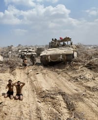 מחבלים בחמאס נכנעים לגבעתי : צפו בתיעוד מבית חאנון