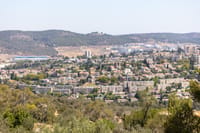 אירוע חריג בבית שמש: פלסטיני תועד מנסה לגנוב חנוכייה ונעצר