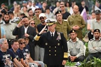 מפקד סנטקום בראד קופר בהלוויה