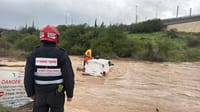 תיעוד מהחילוץ הדרמטי במרכז: נלכדו ברכב וחולצו בסירת הצלה