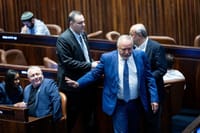 סקר מנדטים: נתניהו חטף מכה קשה; איזנקוט בהישג מטורף
