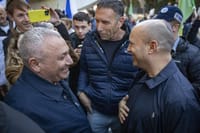 אאוץ': דף המסרים של בנט נגד איזנקוט נחשף
