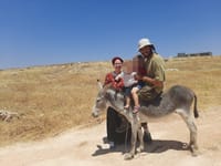 טל דרדיק ומשפחתו.