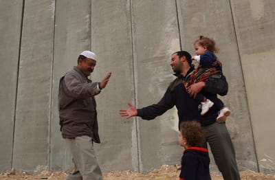 המשיח בפתח? פלסטינים ומתנחלים יפגינו נגד הגדר