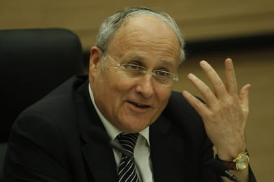 אורלב: למה האוצר מטיל מכס על ספר תורה שנתרם?