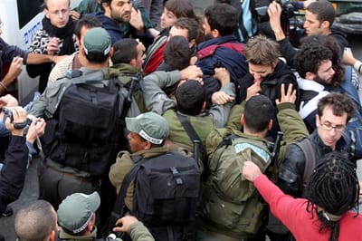 "קוד הלבוש" בשייח ג'ראח: לא לבוא עם כתפיים ורגליים חשופות