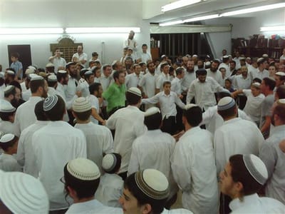 תמונות משמחת בית השואבה בישיבת "מרכז הרב"