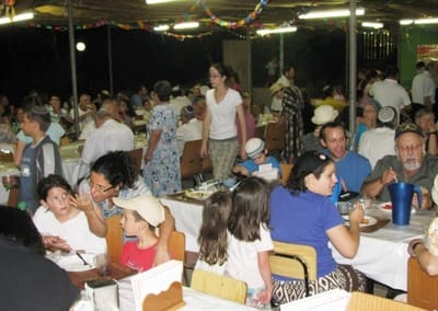 אושפיזין ענק בקיבוץ הדתי: חברי הקיבוץ הדתי ערכו ביקורי גומלין בחג הסוכות