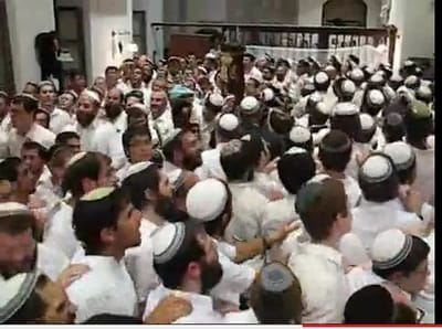 שמחת תורה: צפו ב'הקפות שניות' בבית הרב קוק