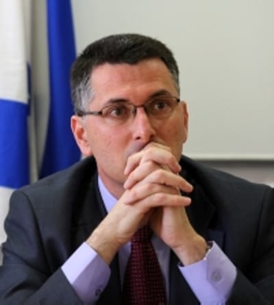 החרדים מכריזים מלחמה נגד שר החינוך גדעון סער