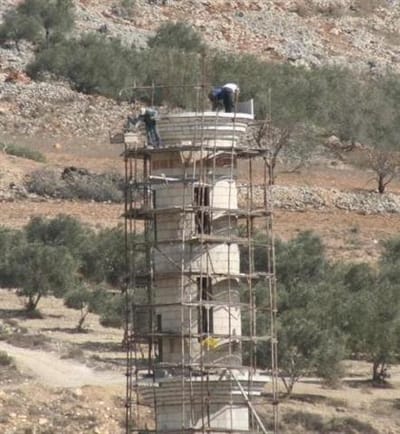 איפה אנשי שלטון החוק? למרות צו בג"צ, נמשכת בניית המסגד