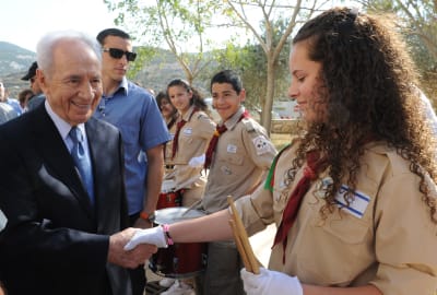 מכון פוע"ה מדריך: כיצד יימנע הגבר מלחיצת יד של אשה?