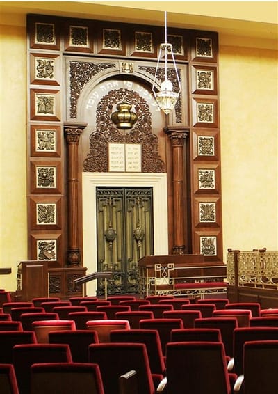 ארון קודש מפואר בסגנון הברון רוטשילד
