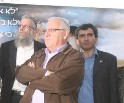 חברי הכנסת מדליקים נרות בעקבות המכבים ביו"ש